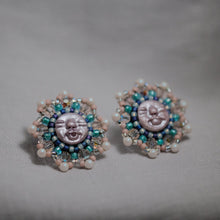 Load image into Gallery viewer, Beadass Fireworks Studs (Seashell)