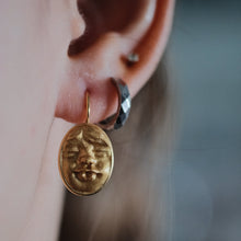Load image into Gallery viewer, Gold Oval Bezel Drops