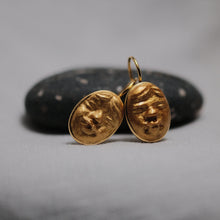 Load image into Gallery viewer, Gold Oval Bezel Drops