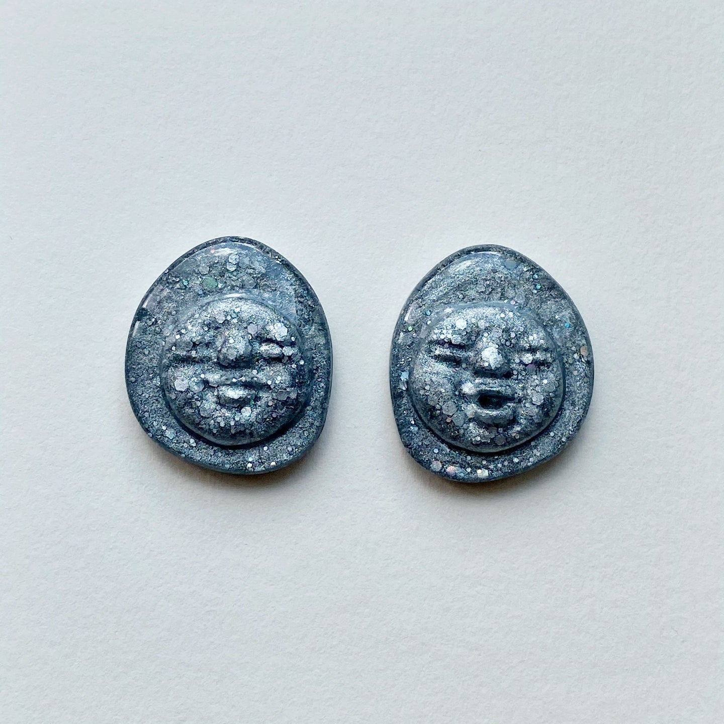 Resin Sunnies Studs (Metallicart)