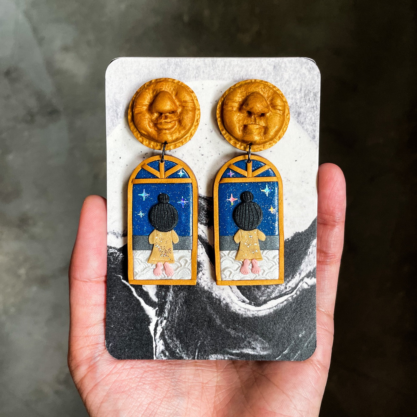 Golden Biscuits & Light Gold Nightgowns